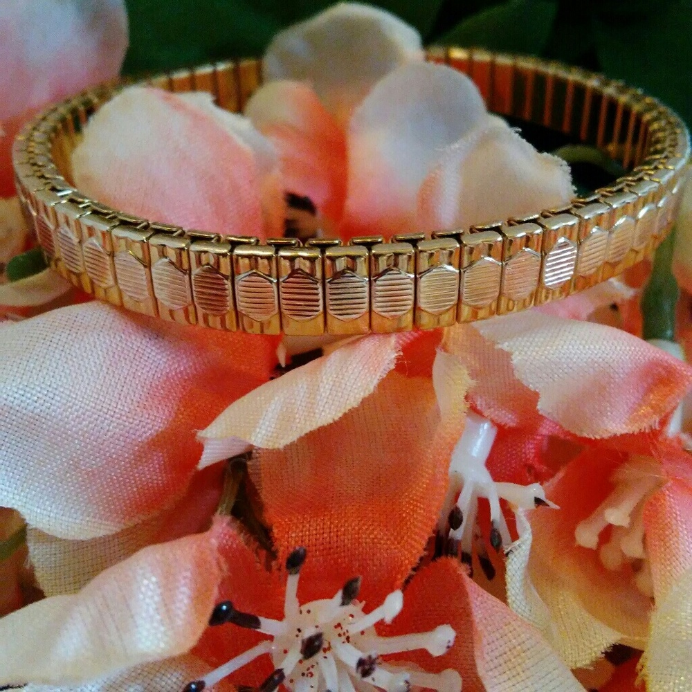 GOLD DESIGNED STRETCH BRACELET